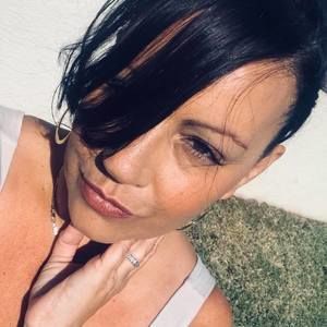 Meet your Posher, Dee